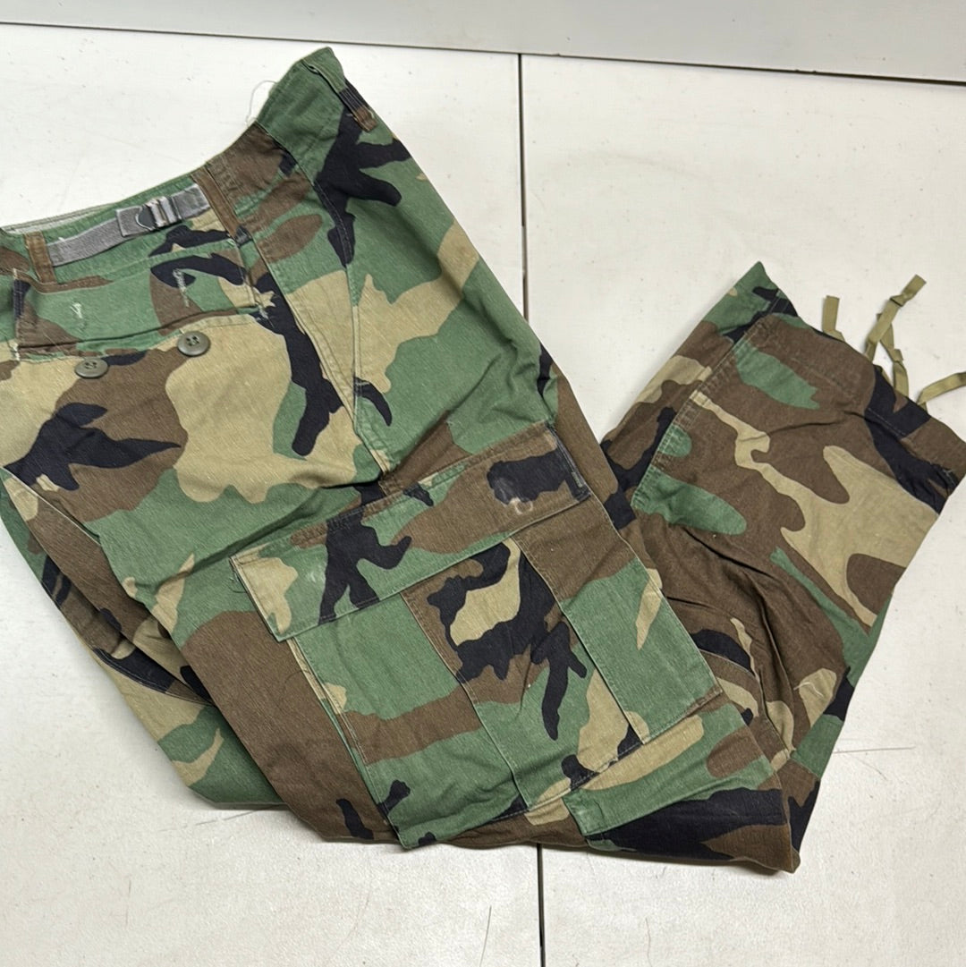 US Army Camo Cargo Pants Size Medium X-Short