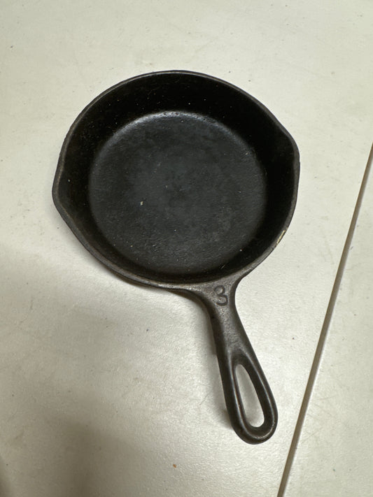 vtg Cast Iron Pan 7" Diamter