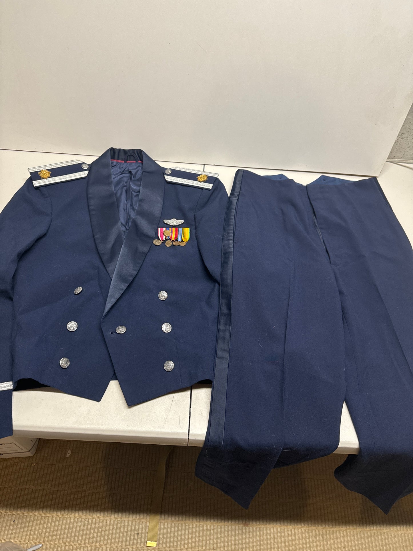 US Airforce Dress Uniform Jacket 38R and Pants 32" X 29.5"